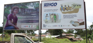 Panneaux d'affichage à Kakata dans le comté de Margibi, Libéria, où de nouveaux cas d'Ebola ont été enregistrés en Juin et Juillet 2015.